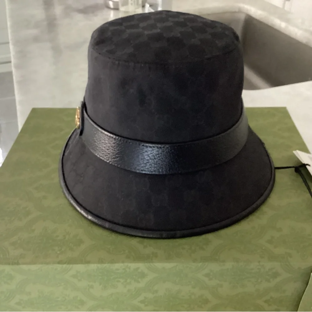 GUCCI GG CANVAS BUCKET HAT WITH DOUBLE G